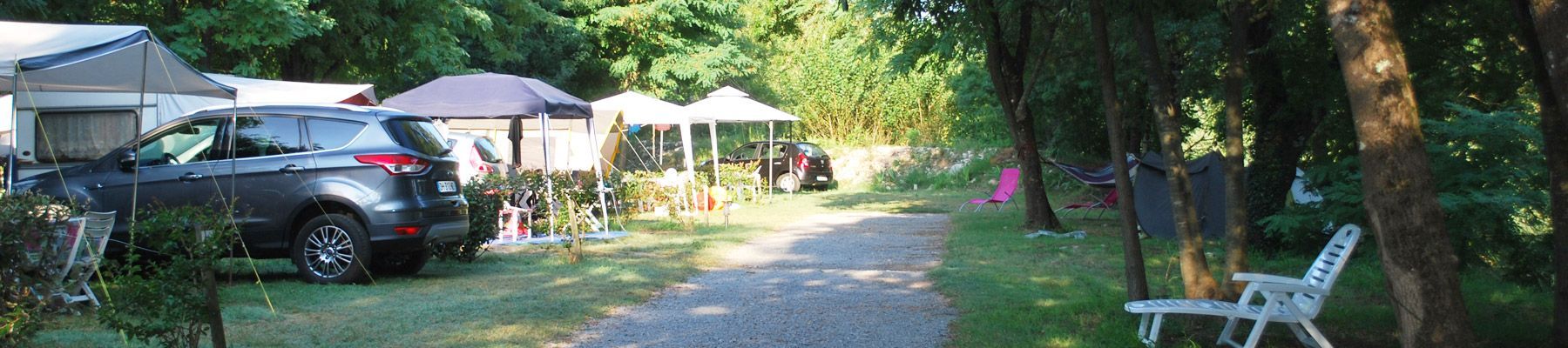 Emplacements ombragés du camping