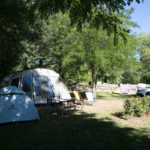 Staanplaatsen van de camping